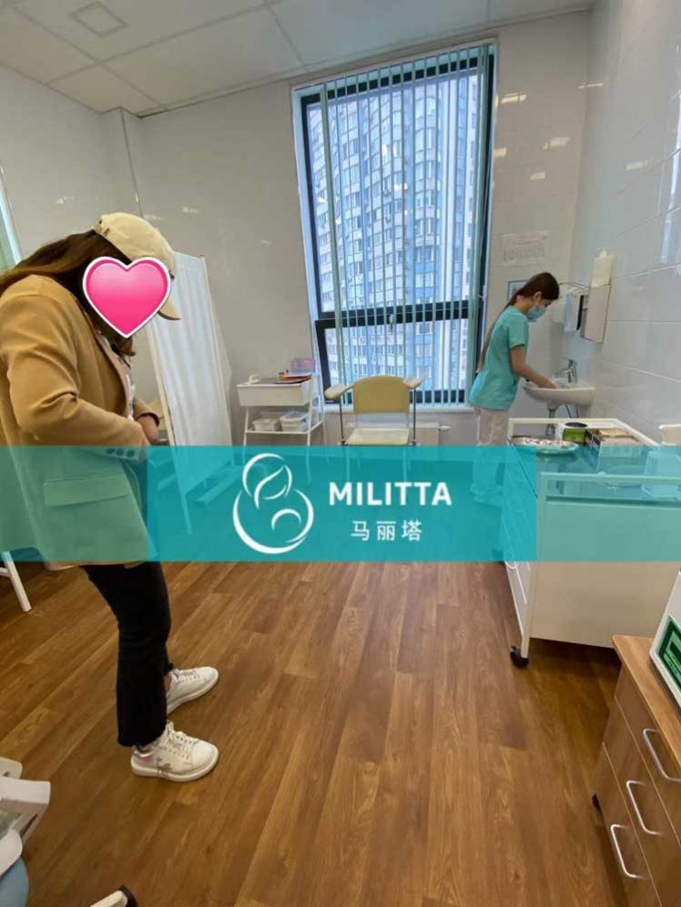 D夫妇去丽塔医院面见医生,男方取精,女方打促排针