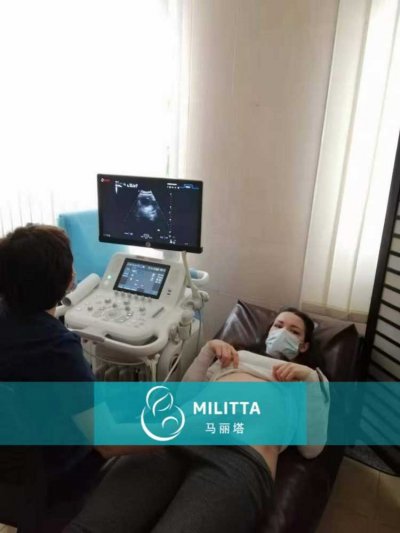 几名乌克兰去医院做产检,腹内的宝宝们正茁壮成长