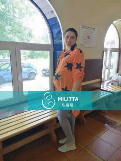 产检的孕妇们,医生已预估有孕妇的预产期