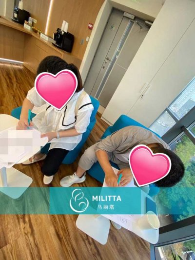 三对夫妇相继到丽塔医院开始试管流程,打促排针或取卵