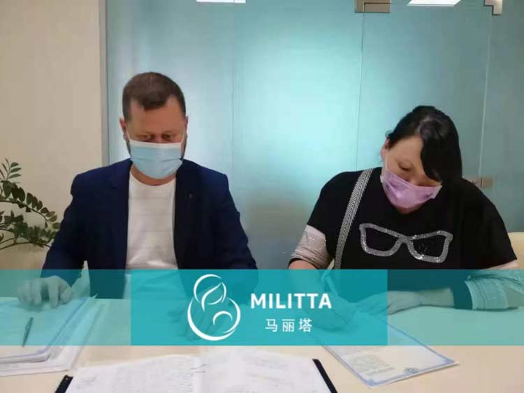乌克兰试管孕妈签订相关协议