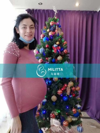 两位乌克兰到妇产医院产检,其一即将临产