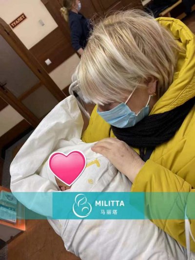 Y夫妇在乌克兰试管求子很顺利,宝宝已经接出妇产院