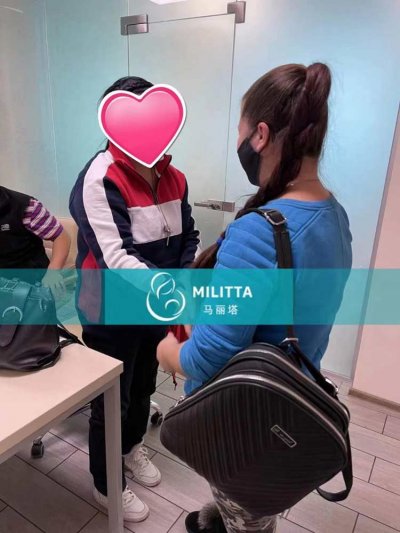 Y夫妇特意去看望乌克兰,感恩她十月怀胎辛苦的付出