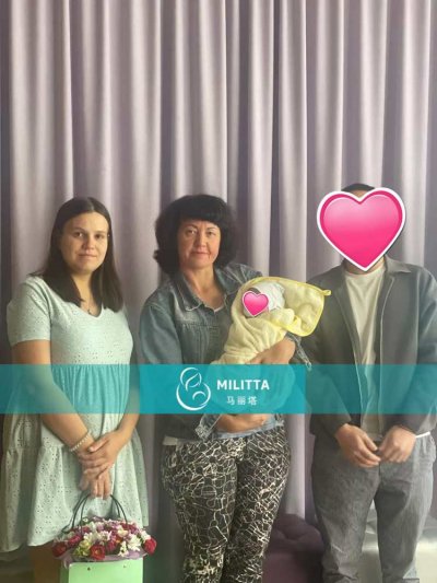 新晋奶爸去母婴店买宝宝用品,然后到妇产院接试管宝宝出院