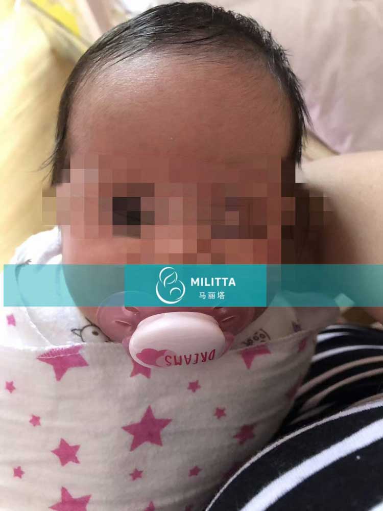 育儿师照顾乌克兰试管宝宝