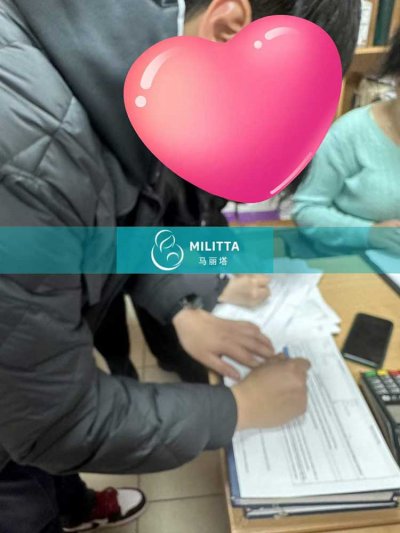 Y客户夫妻俩来乌克兰基辅登记处办理孩子的出生证