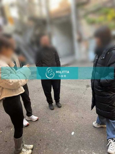 两对在格鲁吉亚试管助孕夫妇到第比利斯公证处签署试管委托书
