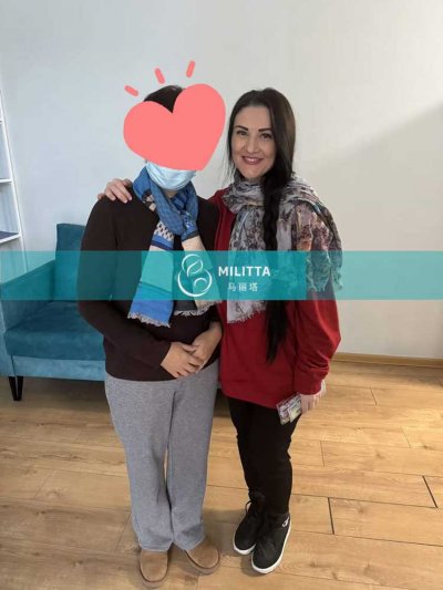客户当面给刚生产不久的乌克兰妈妈送上礼物表达感谢