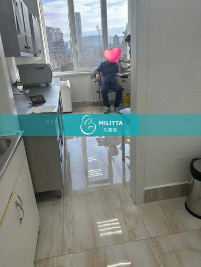 春节期间陪同四对到格鲁吉亚试管助孕的夫妇在医院面见医生和体检