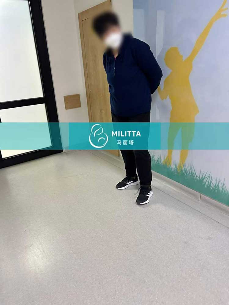 单身男士在格鲁吉亚接娃出院