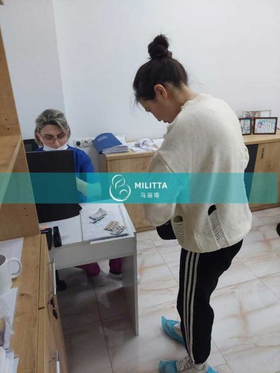 两位年轻的哈克斯斯坦试管妈妈来Silk医院做首次B超孕检