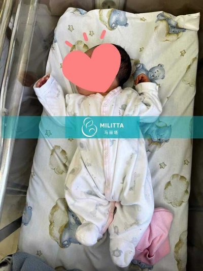 格鲁吉亚客户的试管女宝宝足月顺利出生,身高50cm