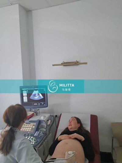 两位在格鲁吉亚助孕的试管妈妈来做四维彩超检查