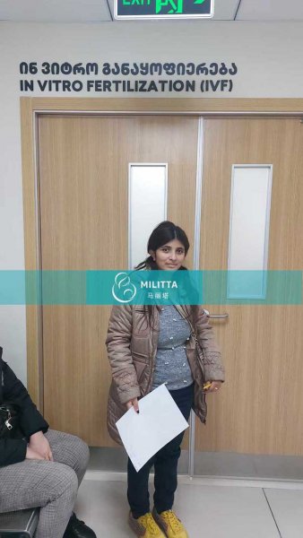 两位格鲁吉亚客户的试管妈妈来做第一次B超