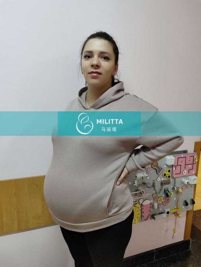 两位在乌克兰丽塔医院移植胚胎的试管妈妈分别做B超和验血检查