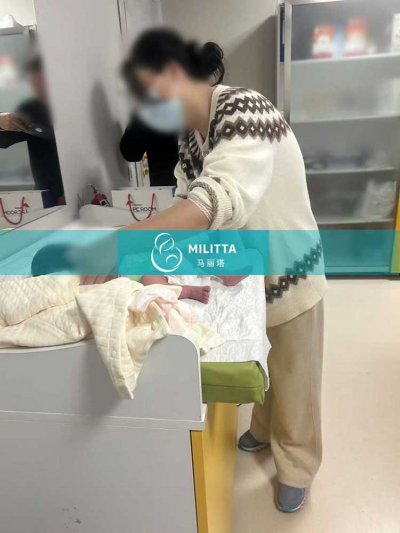 元宵节一对新晋父母到格鲁吉亚妇产医院接试管宝宝出院