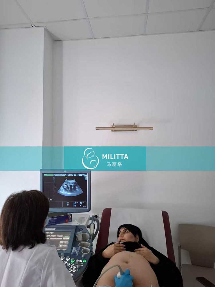 格鲁吉亚试管妈妈做B超