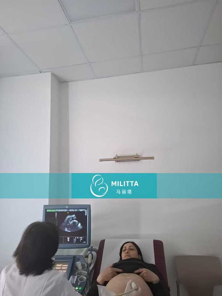 试管妈妈做B超