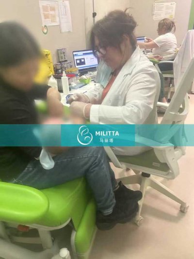 两位客户带他们的格鲁吉亚试管宝宝到妇产医院检查身体