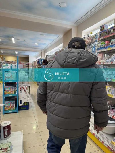 乌克兰客户在母婴店购买试管宝宝生活用品,商品种类很齐全