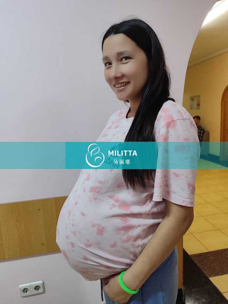 乌克兰试管妈妈做B超
