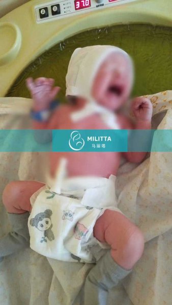 乌克兰丽塔医院客户的双胞胎男孩于4月23日足月出生