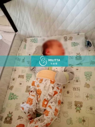 乌克兰客户宝宝接出院后在公寓被育婴师照顾的生活状态
