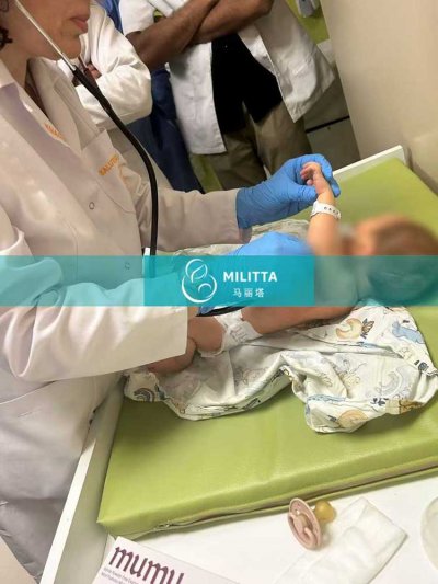 三位到格鲁吉亚助孕的客户在妇产医院接试管宝宝出院