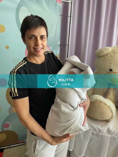 育婴师帮乌克兰客户到妇产医院接新生儿试管宝