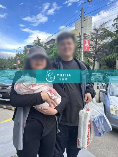 三个到格鲁吉亚助孕生娃的家庭到妇产医院接宝宝出院