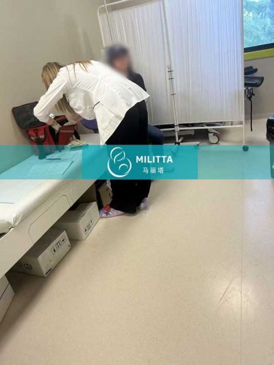 到格鲁吉亚助孕的董先生夫妇到妇产医院接试管宝宝出院