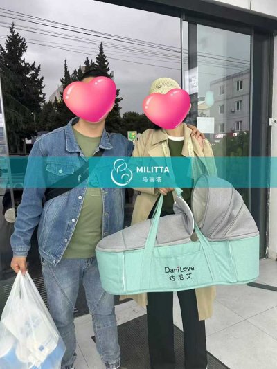 到格鲁吉亚助孕的两个家庭来妇产医院接宝宝们出院
