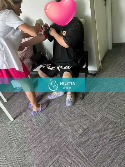 到格鲁吉亚接娃的李夫妇在妇产医院接试管宝宝