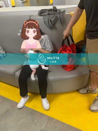 来格鲁吉亚接娃的网红刘夫妇到妇产医院接新生儿试管宝宝出院