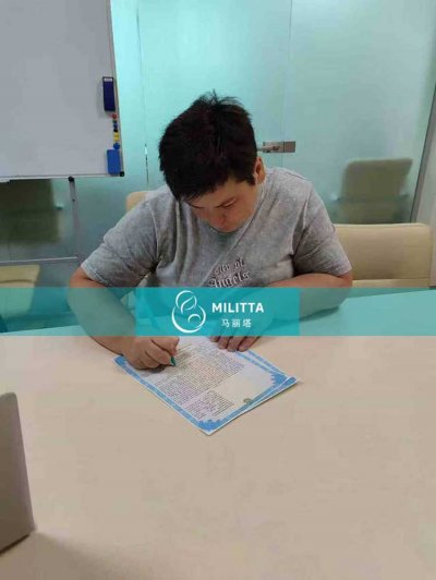 试管妈妈来基辅办公室签署放弃试管宝宝抚养协议