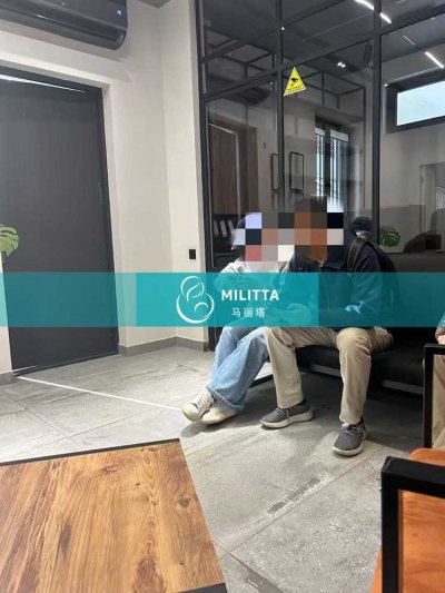 两对到格鲁吉亚试管生娃的夫妇在公证处签试管移植委托书