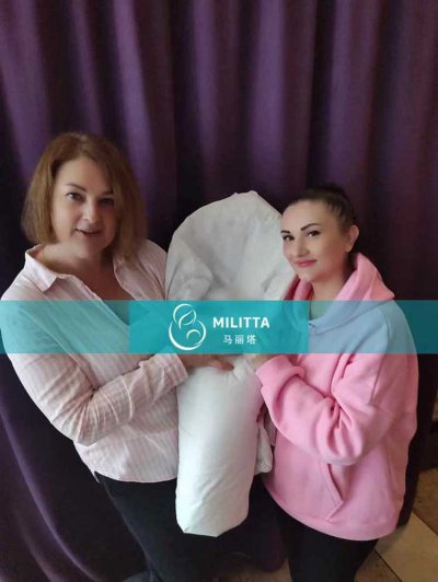 育儿师和试管妈妈帮乌克兰张夫妇接试管宝宝出院