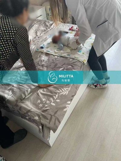 为邓夫妇安排护士上门在公寓做亲子鉴定