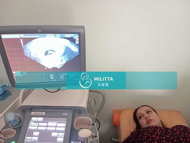 乌克兰试管妈妈做B超