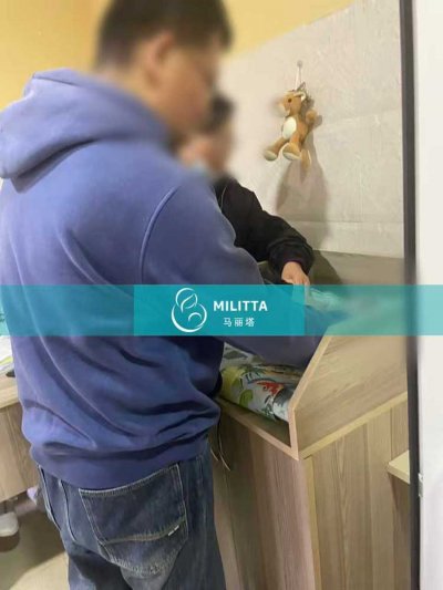 黄先生到格鲁吉亚医院迎接新生儿试管宝宝出院