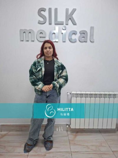 马丽塔带着几位试管妈妈前往医院进行产检的合